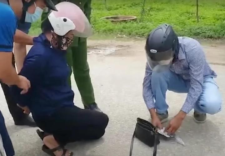 Lực lượng chức năng tại thời điểm bắt giữ bà Lường Thị Thanh