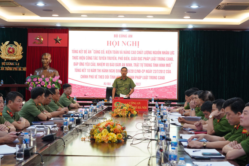 Hình ảnh Đại tá Nguyễn Thành Long tại điểm cầu CATP Hà Nội