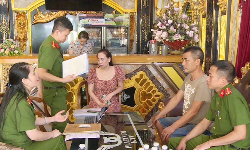 Lập biên bản xử lý vi phạm một cơ sở kinh doanh có điều kiện về ANTT