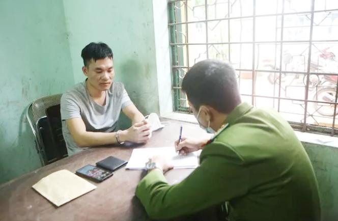 Cơ quan CSĐT Công an tỉnh Lào Cai ghi lời khai đối tượng Tạ Văn Sáng