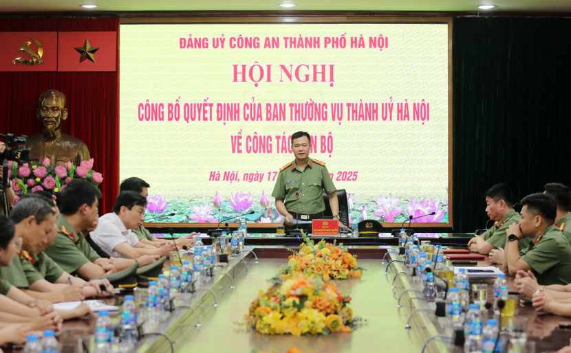 Đại tá Nguyễn Ngọc Quyền, Phó Giám đốc CATP Hà Nội chủ trì hội nghị