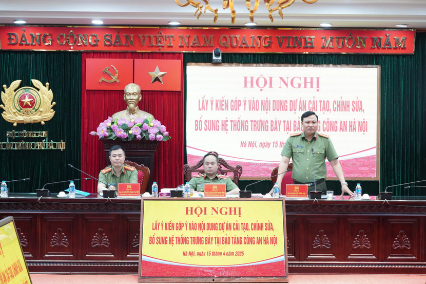 Đại tá Nguyễn Tiến Đạt, Phó Giám đốc CATP Hà Nội phát biểu tại hội nghị