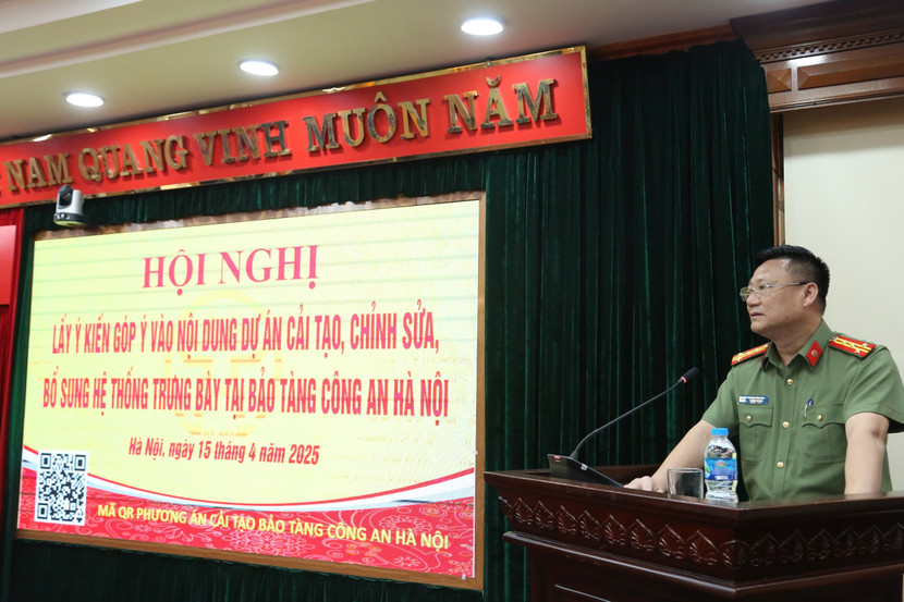 Đại tá Trần Văn Hóa, Trưởng phòng Công tác chính trị CATP Hà Nội phát biểu tại hội nghị