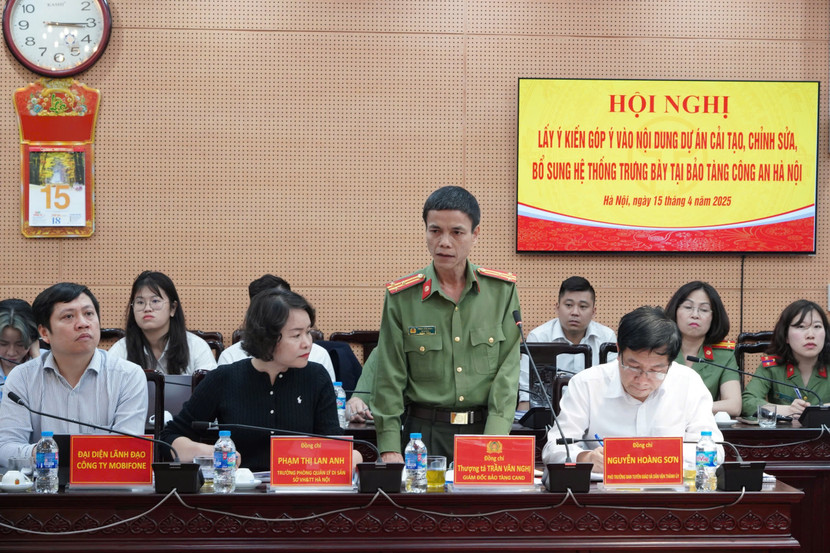 Thượng tá Trần Văn Nghị, Giám đốc Bảo tàng Công an nhân dân phát biểu tại hội nghị