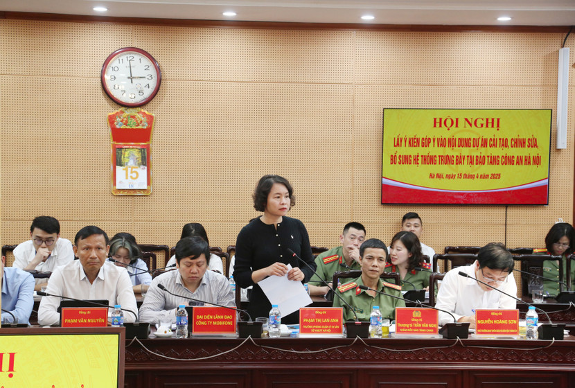 Bà Phạm Thị Lan Anh, Trưởng phòng Quản lý Di sản văn hóa, Sở Văn hóa và Thể thao Hà Nội phát biểu ý kiến tại hội nghị