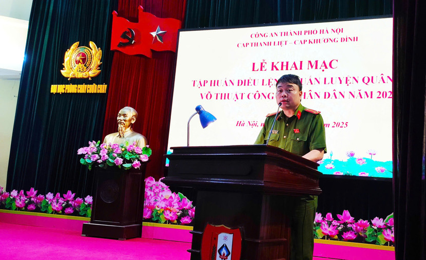 Trung tá Nguyễn Hoài Sơn, Trưởng Công an phường Thanh Liệt phát biểu khai mạc hội nghị tập huấn