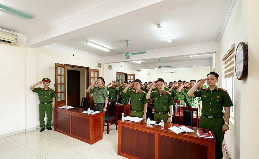 Đồn Công an Nội Bài khai mạc lớp tập huấn Điều lệnh, quân sự võ thuật sáng 12-9