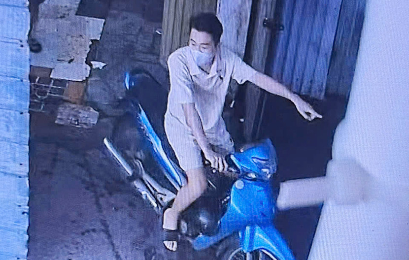 Đối tượng trộm cắp điện thoại của chị T Đối tượng trộm cắp điện thoại của chị T