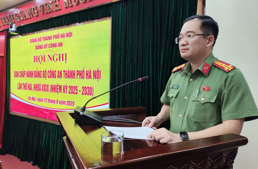 Đại tá Đoàn Đức Thắng, Chánh Văn phòng Đảng ủy, Trưởng phòng Tham mưu CATP đã trình bày tóm tắt kết quả công tác lãnh đạo, chỉ đạo sau hơn 1 tháng tổ chức Đại hội đại biểu Đảng bộ CATP lần thứ XXIX Đại tá Đoàn Đức Thắng, Chánh Văn phòng Đảng ủy, Trưởng phòng Tham mưu CATP đã trình bày tóm tắt kết quả công tác lãnh đạo, chỉ đạo sau hơn 1 tháng tổ chức Đại hội đại biểu Đảng bộ CATP lần thứ XXIX