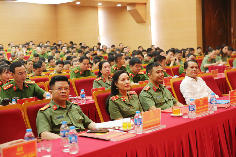 Các đại biểu dự hội nghị