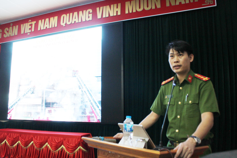 Đại diện Phòng Cảnh sát PCCC&amp;CNCH CATP Hà Nội tuyên truyền về công tác phòng cháy chữa cháy