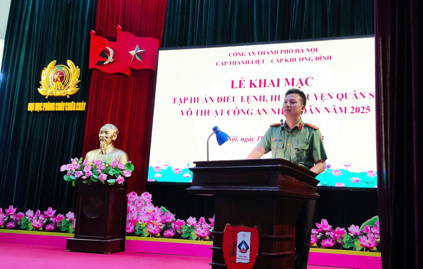 Trung tá Phạm Văn Đông, chuyên viên chính, Phòng Công tác chính trị giảng dạy phần lý thuyết