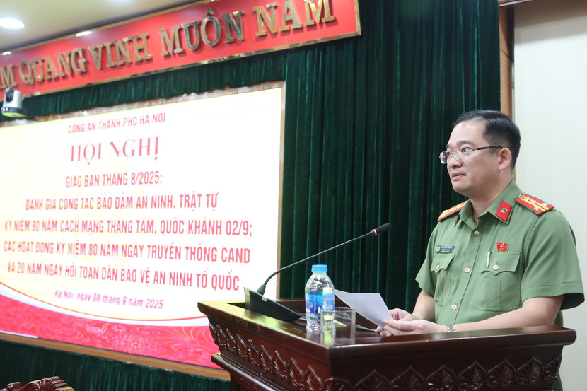 Đại tá Đoàn Đức Thắng, Trưởng phòng Tham mưu CATP trình bày báo cáo tại hội nghị