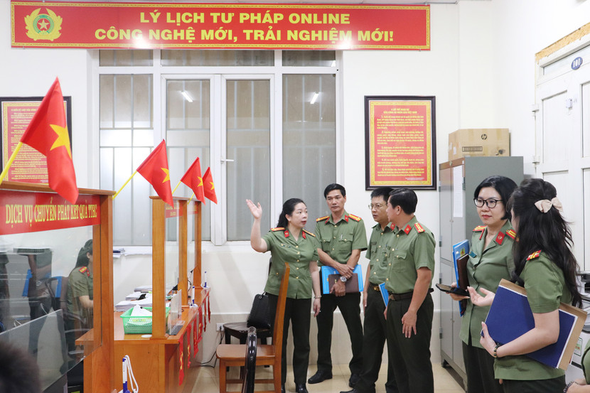 Tham quan mô hình cấp phiếu lý lịch tư pháp Tham quan mô hình cấp phiếu lý lịch tư pháp