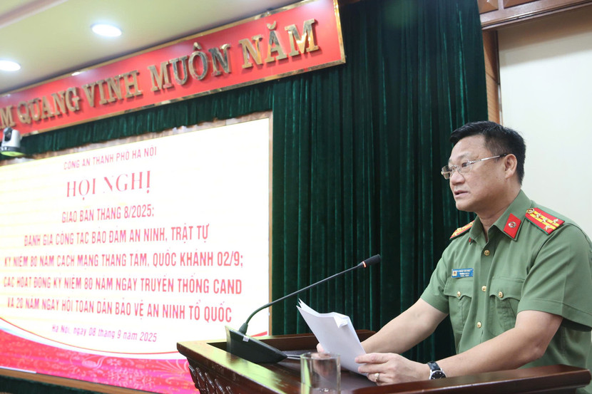 Đại tá Trần Văn Hóa, Trưởng phòng Công tác chính trị báo cáo tóm tắt Tổng kết các hoạt động kỷ niệm 80 năm Ngày truyền thống lực lượng CAND và 20 năm Ngày hội toàn dân bảo vệ ANTQ