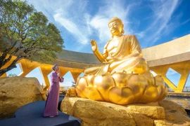 Cùng chiêm ngắm vẻ đẹp của tôn tượng 'Đức Phật đến từ quá khứ' mới an vị tại điểm cao nhất của núi Bà Đen, Tây Ninh