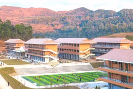 Máy tính bảng, nhạc cụ dân tộc… và ngôi trường '5 sao' hiện đại vùng biên giới Điện Biên