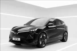 VinFast VF 8 thế hệ mới hút khách 3 miền trước ngày giao xe nhờ 'ưu đãi kép'