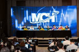 Ban lãnh đạo MCH trả lời các câu hỏi của cổ đông