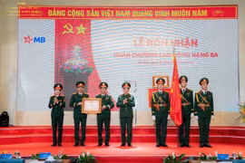 MB đón nhận Huân chương Lao động hạng Ba