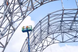 Chỉ cần nhìn quy mô mái thép, đủ thấy Trung tâm Hội nghị APEC Phú Quốc do Sun Group xây dựng 'khủng' đến cỡ nào