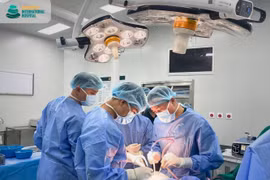 Gãy cổ xương đùi ở người già: 20–30% nguy cơ tử vong, can thiệp ra sao để giảm rủi ro?