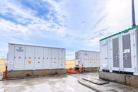 Hệ thống pin lưu trữ năng lượng quy mô lớn của VinEnergo được triển khai trên lưới điện Thủ đô