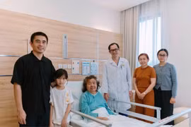 Lựa chọn mổ u não tại Việt Nam, bệnh nhân Campuchia phục hồi khả năng vận động và giao tiếp chỉ sau 6 ngày 