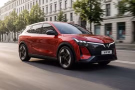 Mua SUV hạng D với giá hạng C: Lý do VinFast VF 8 thế hệ mới tạo 'địa chấn' trong 8 ngày vàng