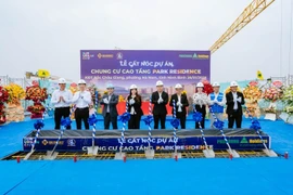 Công trường Sun Group Nam Hà Nội tăng tốc, tòa P4 Park Residence chính thức cất nóc