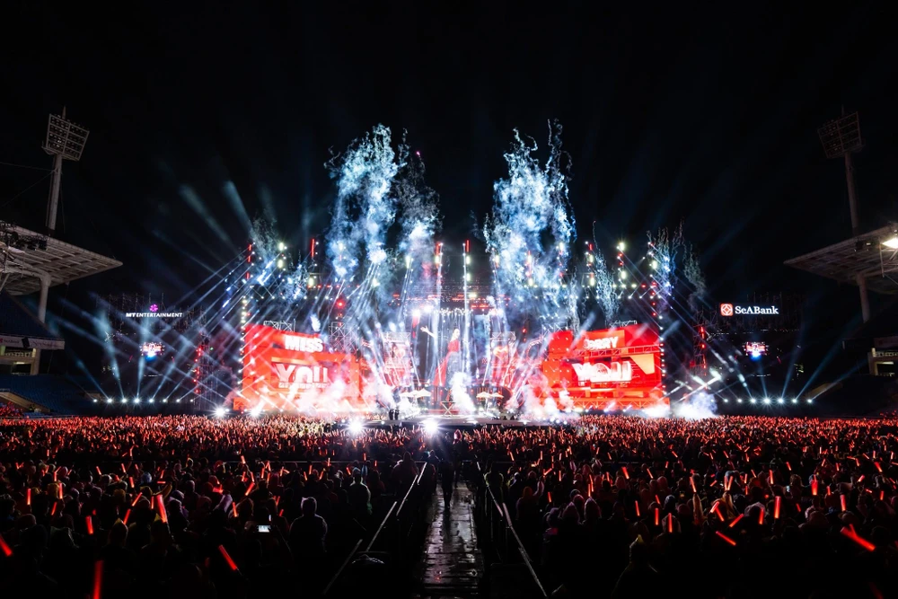 3 năm sau "Tri âm", Mỹ Tâm lại khiến SVĐ Mỹ Đình "bùng nổ" với 40.000 khán giả