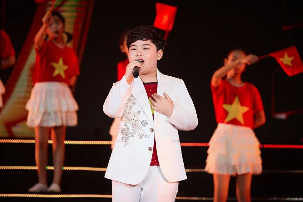 Ca sỹ "nhí" Dương Đức Hải tỏa sáng cùng DTAP tại "Xuân quê hương 2026"