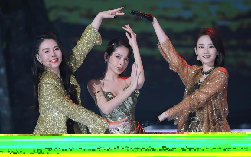 Chi Pu lần đầu tiên nhận trọng trách làm đội trưởng dẫn dắt 2 thành viên là Cung Lâm Na, Lưu Nhã Sắt và đã xuất sắc vượt qua màn công diễn 2. Đội của Chi Pu có phần trình diễn ấn tượng với ca khúc Rosemary (một bài hit của Châu Kiệt Luân) Chi Pu lần đầu tiên nhận trọng trách làm đội trưởng dẫn dắt 2 thành viên là Cung Lâm Na, Lưu Nhã Sắt và đã xuất sắc vượt qua màn công diễn 2. Đội của Chi Pu có phần trình diễn ấn tượng với ca khúc Rosemary (một bài hit của Châu Kiệt Luân)