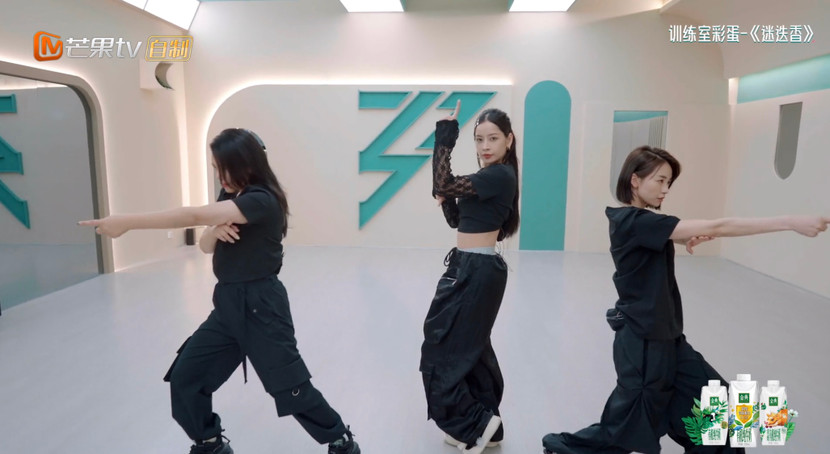 Chi Pu cùng Lý Sa Mân Tử và Ngô Thiến về chung một đội ở vòng công diễn 3 Chi Pu cùng Lý Sa Mân Tử và Ngô Thiến về chung một đội ở vòng công diễn 3