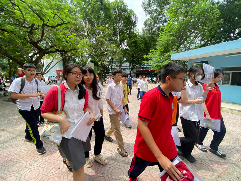 Việc chỉnh sửa chương trình môn học được thực hiện trên nguyên tắc hạn chế đến mức thấp nhất việc thay đổi sách giáo khoa Việc chỉnh sửa chương trình môn học được thực hiện trên nguyên tắc hạn chế đến mức thấp nhất việc thay đổi sách giáo khoa