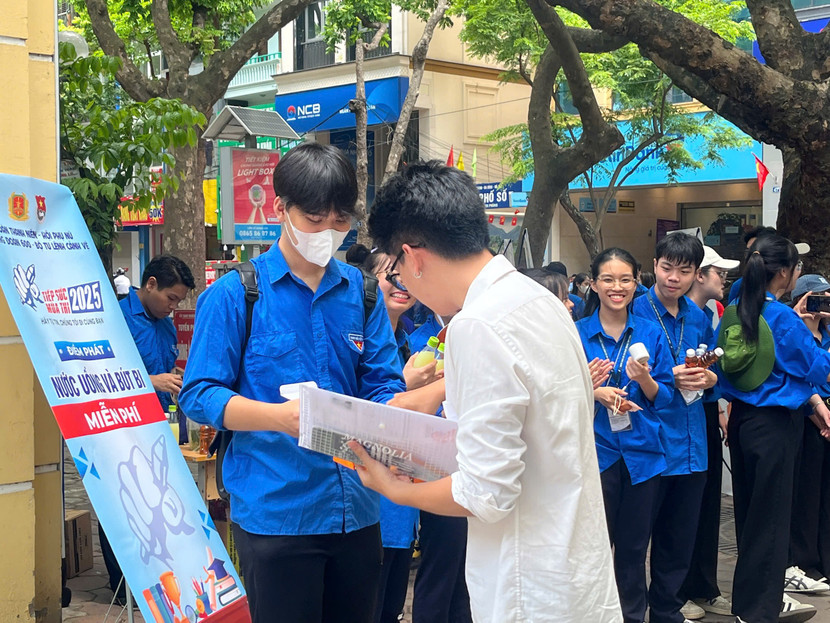 Bộ GD-ĐT đang phối hợp với Bộ Công an xác minh thông tin lọt đề thi môn Toán Bộ GD-ĐT đang phối hợp với Bộ Công an xác minh thông tin lọt đề thi môn Toán