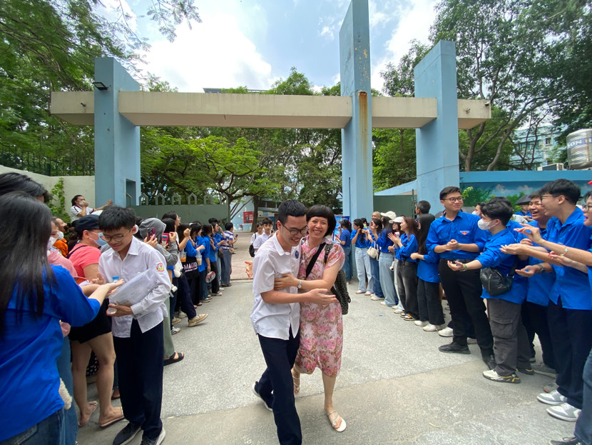 Đề thi đề cao giá trị hạnh phúc gia đình, được đánh giá có tính nhân văn sâu sắc Đề thi đề cao giá trị hạnh phúc gia đình, được đánh giá có tính nhân văn sâu sắc