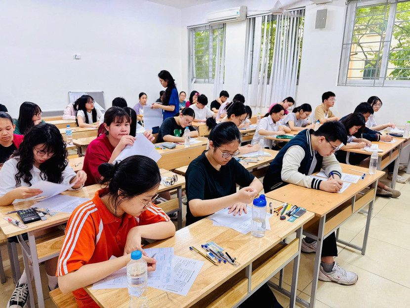 Hai trường THPT Chuyên Khoa học Tự nhiên và THPT Chuyên Ngoại ngữ thuộc ĐHQGHN cùng tổ chức thi tuyển sinh lớp 10 vào 1-6