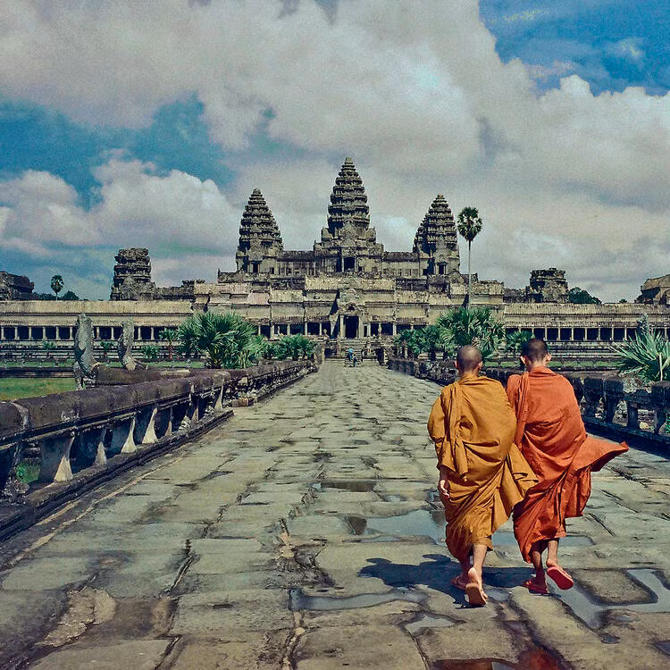 Nổi tiếng với “thành phố của những ngôi đền” Angkor Wat - Di sản Thế giới được UNESCO công nhận, Siem Reap vẫy gọi du khách với sức hấp dẫn của lịch sử phong phú và kiến trúc cổ kính vượt thời gian