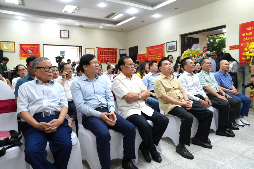 Lễ ra mắt sách có sự tham dự của Nguyên Bí thư Thành ủy Hà Nội Phạm Quang Nghị, nguyên Phó Chủ tịch Hội Nhà báo Việt Nam Hồ Quang Lợi cùng nhiều đại diện ban, ngành, gia đình tác giả và đại diện báo chí của Thủ đô