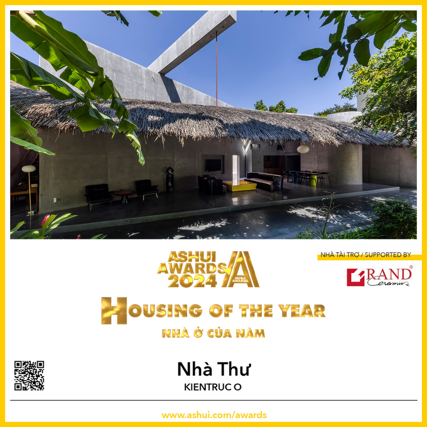 Danh hiệu Nhà ở của năm thuộc về Nhà Thư do KIENTRUC O thiết kế, là một ngôi nhà mái gỗ hiện đại có khả năng trải rộng và vượt nhịp lớn để phủ che tổ hợp các căn phòng nhỏ ấm áp cùng những gian sinh hoạt yên bình nằm bên dưới Danh hiệu Nhà ở của năm thuộc về Nhà Thư do KIENTRUC O thiết kế, là một ngôi nhà mái gỗ hiện đại có khả năng trải rộng và vượt nhịp lớn để phủ che tổ hợp các căn phòng nhỏ ấm áp cùng những gian sinh hoạt yên bình nằm bên dưới