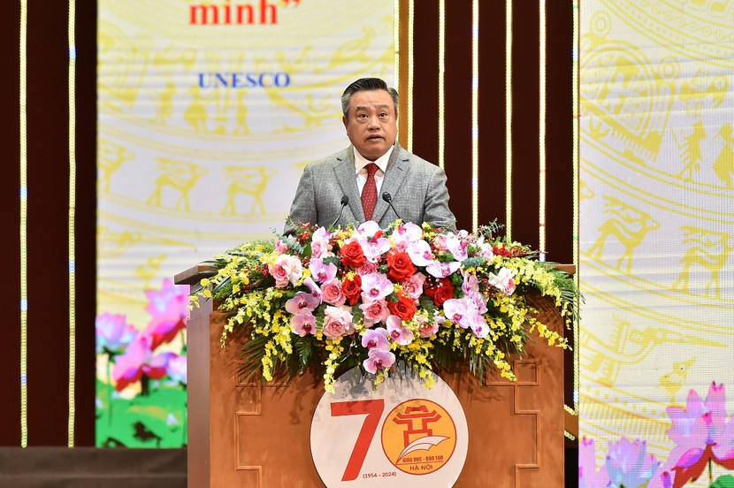 Chủ tịch UBND thành phố Trần Sỹ Thanh trân trọng cảm ơn những đóng góp quý giá của cán bộ, công chức, viên chức, người lao động và thầy, cô giáo, học sinh Thủ đô Chủ tịch UBND thành phố Trần Sỹ Thanh trân trọng cảm ơn những đóng góp quý giá của cán bộ, công chức, viên chức, người lao động và thầy, cô giáo, học sinh Thủ đô