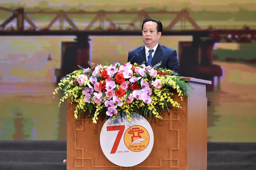 Theo Giám đốc Sở GD-ĐT Hà Nội Trần Thế Cương, Hà Nội có quy mô lớn nhất cả nước với 2.913 trường mầm non, phổ thông các cấp, gần 2,3 triệu học sinh, gần 130.000 giáo viên Theo Giám đốc Sở GD-ĐT Hà Nội Trần Thế Cương, Hà Nội có quy mô lớn nhất cả nước với 2.913 trường mầm non, phổ thông các cấp, gần 2,3 triệu học sinh, gần 130.000 giáo viên