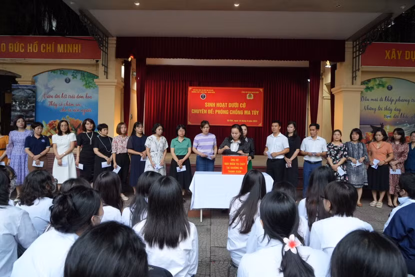 Các trường học ở Hà Nội liên tục quyên góp hỗ trợ các nạn nhân vụ cháy chung cư mini ở Khương Hạ