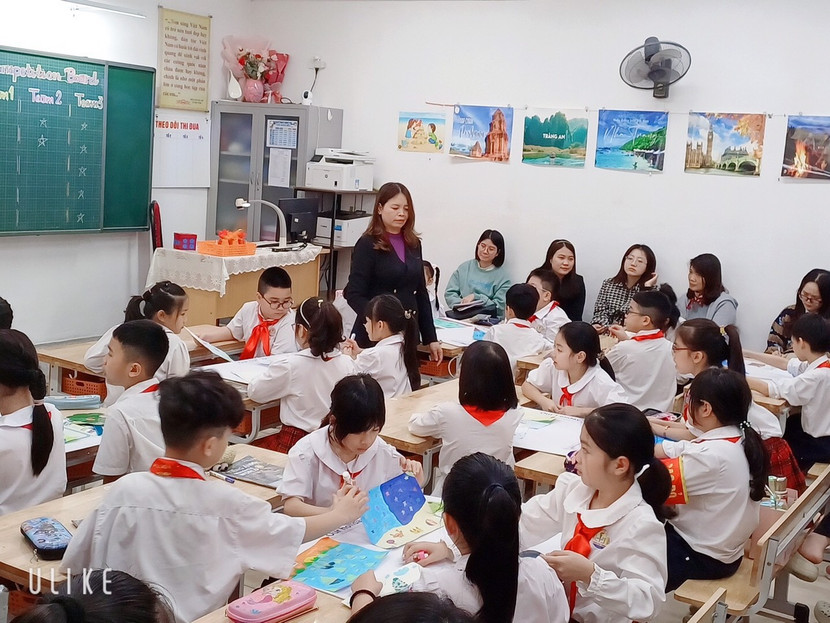 Dự thảo quy định mới trả lương dạy thêm giờ cho nhà giáo sẽ triển khai ngay trong năm học 2024-2025.