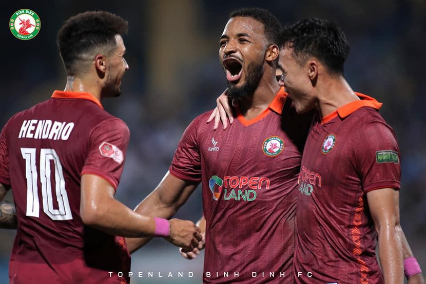 Rafaelson lập hattrick cho Bình Định