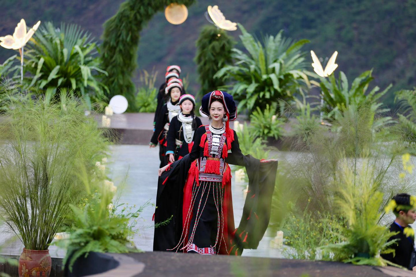 Show diễn thời trang "Hỷ Sắc Lạc Hồng" tại H'mong Village vừa được tổ chức vào ngày 22/2/2025