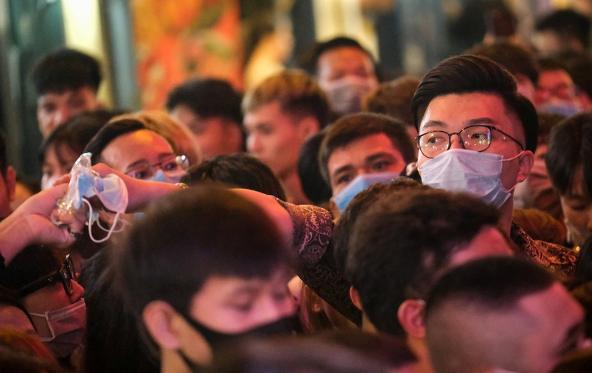 Phố đêm Tạ Hiền gần như hồi sinh sau dịch (ảnh Phạm Thắng)