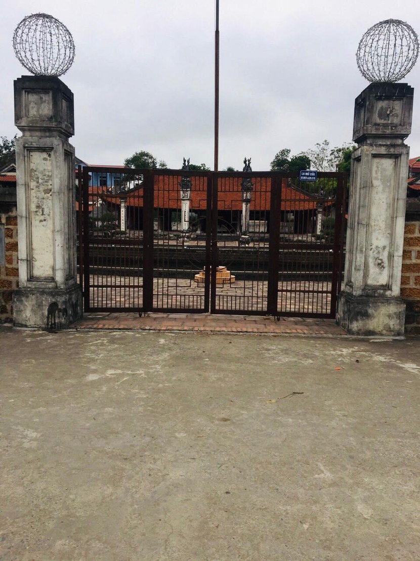 Hình ảnh cổng cũ cũng bằng sắt do Ban Quản lý di tích Danh thắng Hà Nội cung cấp