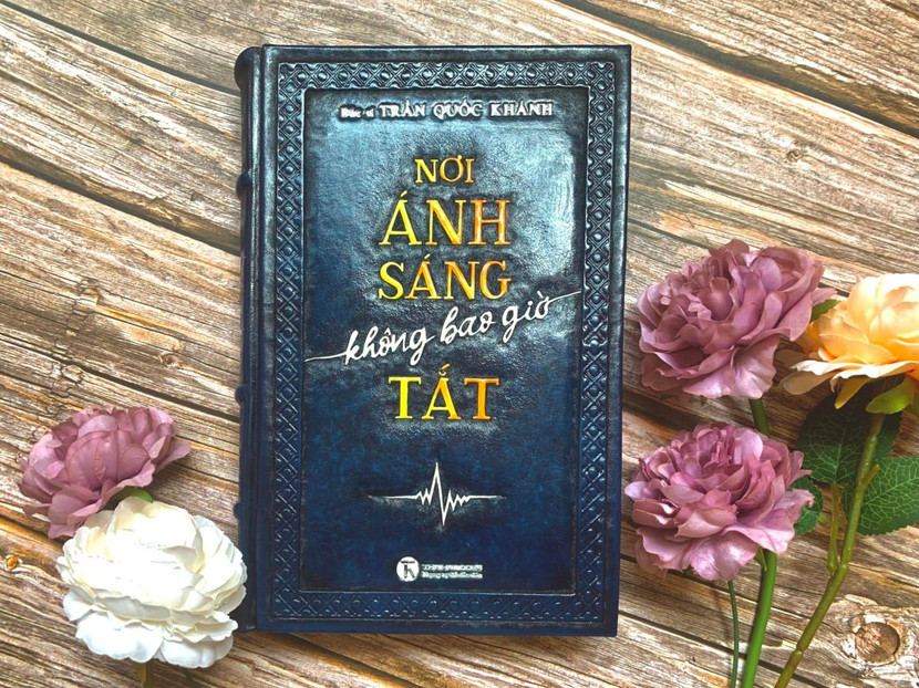 "Nơi ánh sáng không bao giờ tắt" bản đặc biệt vừa được đấu giá với số tiền thu về 160 triệu đồng, toàn bộ số tiền đã được ủng hộ vào Quỹ vaccine phòng chống Covid-19